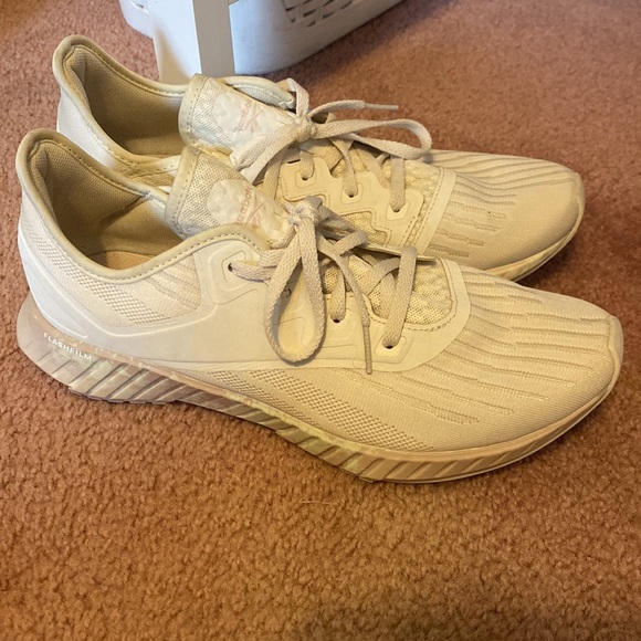 Reebok women’s sneaker size 10 - Picture 2 of 5
